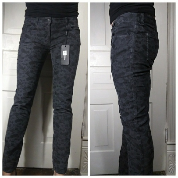 Dolce & Gabbana Pants - Host Pick🌟 Dolce & Gabbana printed corduroy pants